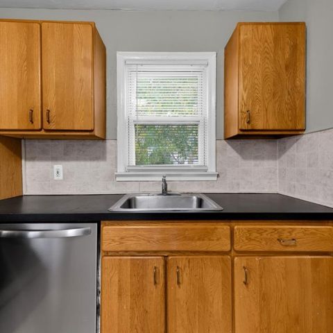 9082 Louise Street, Livonia City, MI 48150