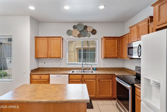 8415 W VERNON Avenue, Phoenix, AZ 85037
