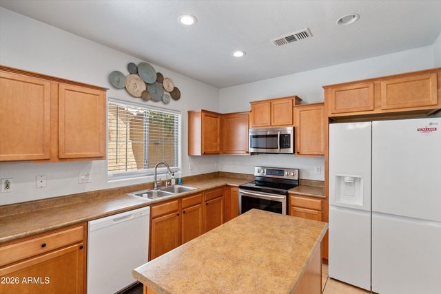 8415 W VERNON Avenue, Phoenix, AZ 85037