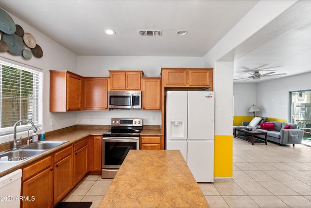 8415 W VERNON Avenue, Phoenix, AZ 85037
