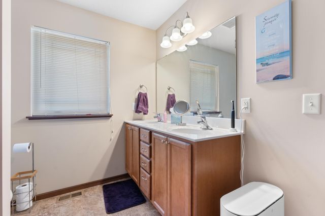 5270 Foxfield Drive NW, Rochester, MN 55901