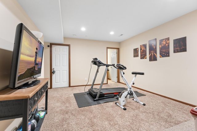 5270 Foxfield Drive NW, Rochester, MN 55901