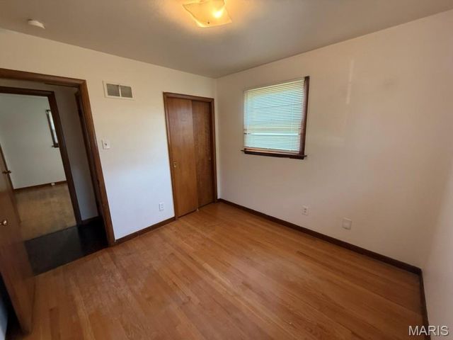 9732 Gloucester Drive, St Louis, MO 63137