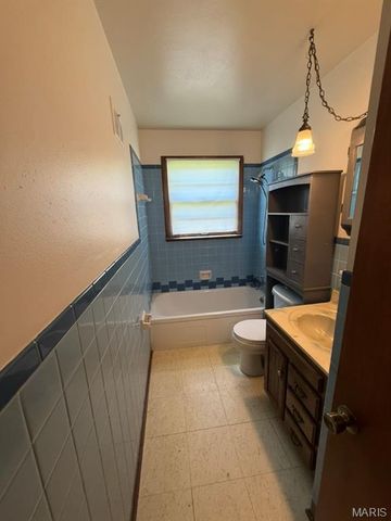 9732 Gloucester Drive, St Louis, MO 63137