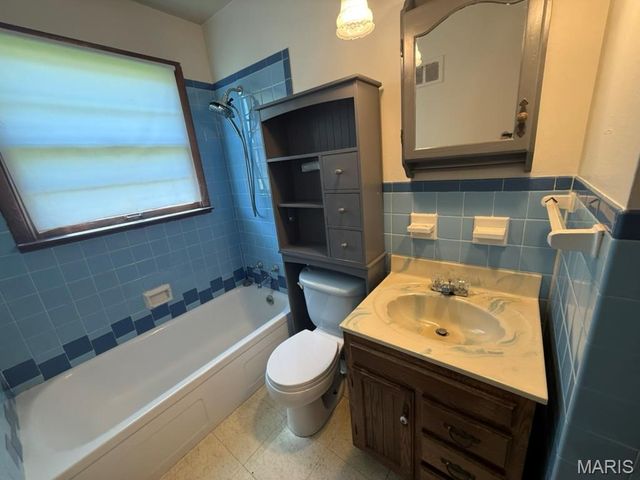 9732 Gloucester Drive, St Louis, MO 63137