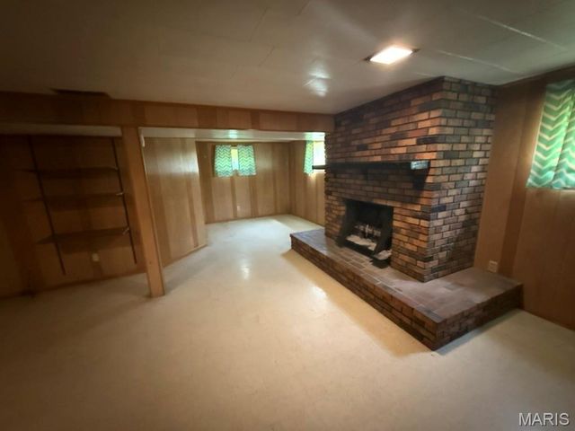 9732 Gloucester Drive, St Louis, MO 63137