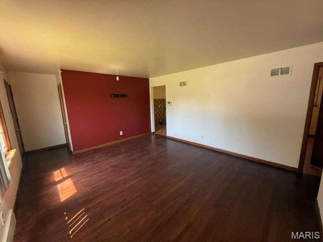 9732 Gloucester Drive, St Louis, MO 63137