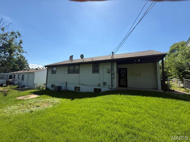 9732 Gloucester Drive, St Louis, MO 63137
