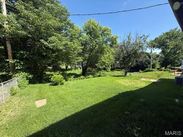 9732 Gloucester Drive, St Louis, MO 63137