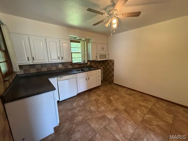 9732 Gloucester Drive, St Louis, MO 63137