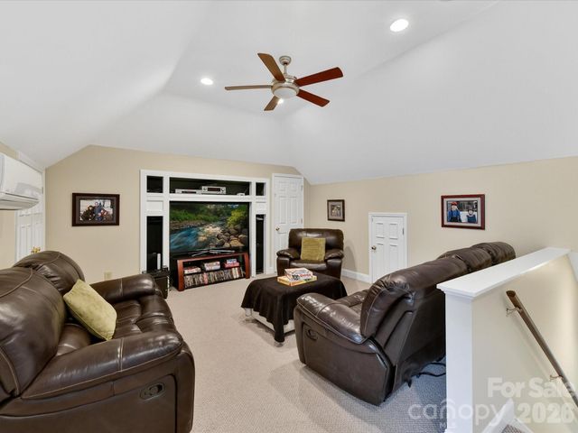 8715 Cahill Lane, Charlotte, NC 28277