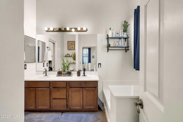 253 E Forrest Feezor Street, Vail, AZ 85641