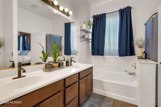 253 E Forrest Feezor Street, Vail, AZ 85641