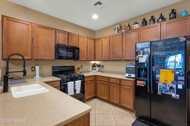 253 E Forrest Feezor Street, Vail, AZ 85641