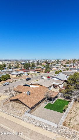 1000 Shawnee Lane, El Paso, TX 79912