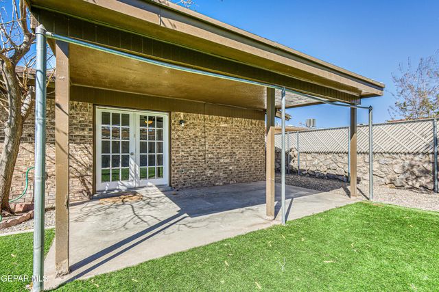 1000 Shawnee Lane, El Paso, TX 79912