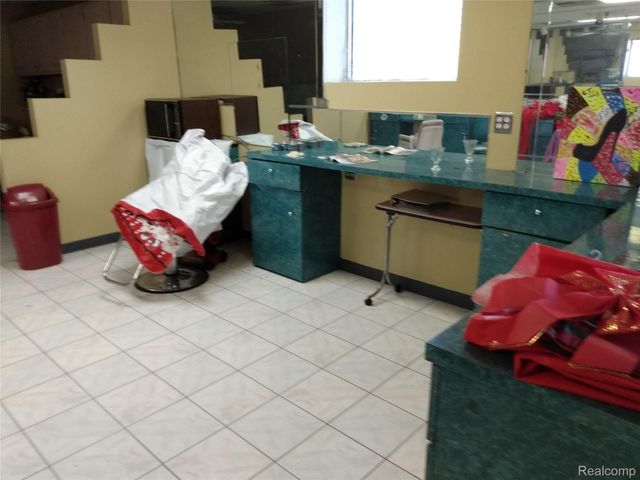 7353 Gratiot Avenue, Detroit, MI 48213