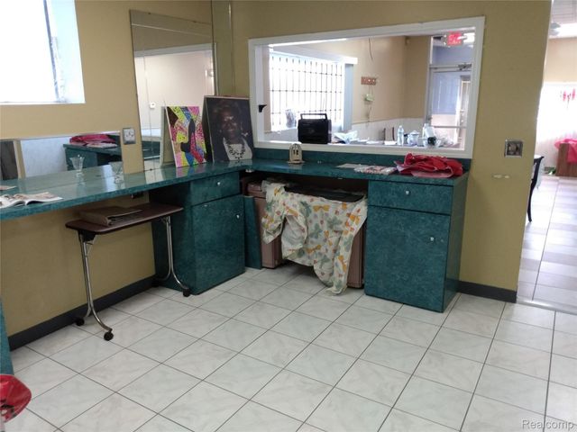 7353 Gratiot Avenue, Detroit, MI 48213