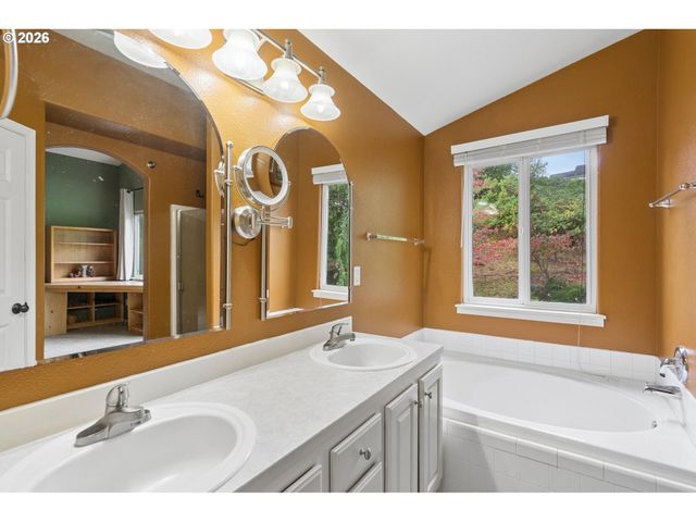 2432 Nw 29TH Ave, Camas, WA 98607