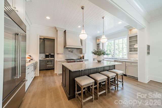 2113 Brandon Circle, Charlotte, NC 28211