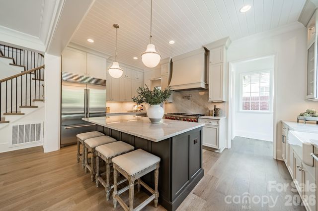 2113 Brandon Circle, Charlotte, NC 28211