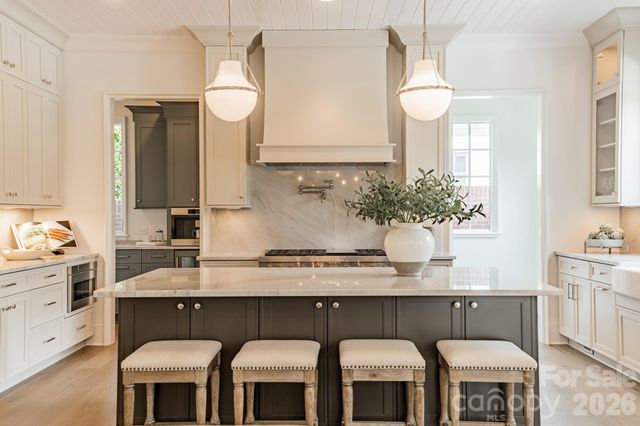 2113 Brandon Circle, Charlotte, NC 28211