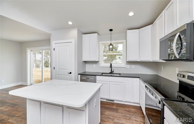 28728 Woodland Heights Drive, Warrenton, MO 63383