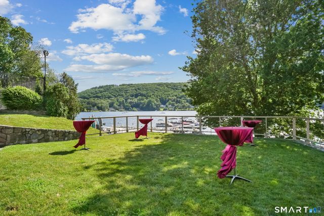 2 High Trail Ci Road, New Fairfield, CT 06812