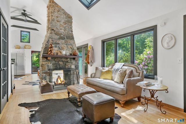 2 High Trail Ci Road, New Fairfield, CT 06812