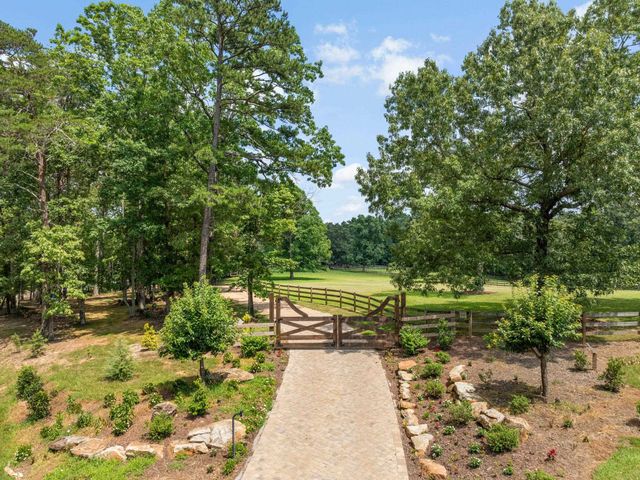 180 Kelseys Mill Road, Campobello, SC 29322