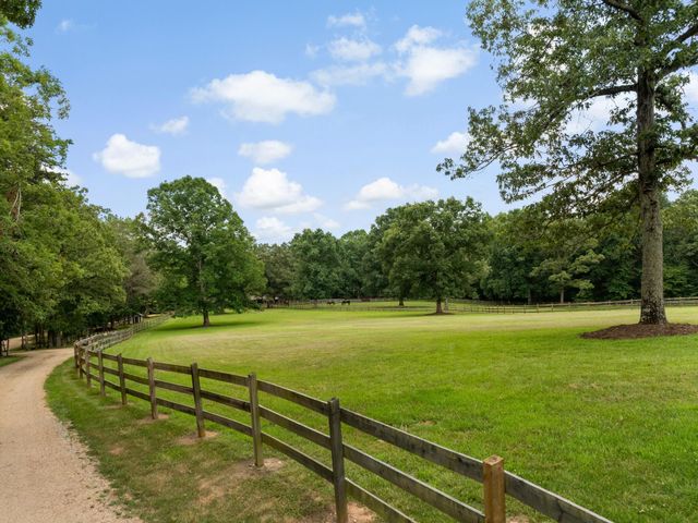 180 Kelseys Mill Road, Campobello, SC 29322