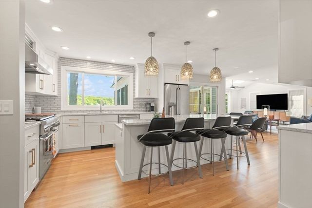 9 Bragg Rd, Foxboro, MA 02035