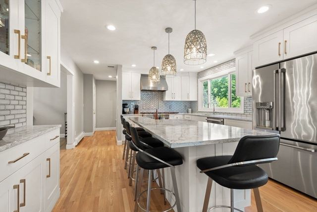 9 Bragg Rd, Foxboro, MA 02035
