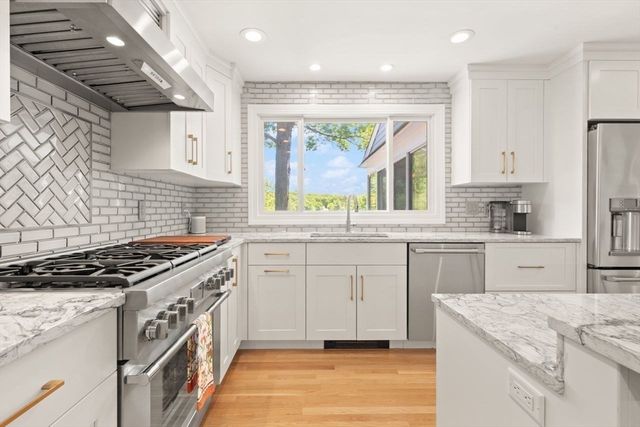 9 Bragg Rd, Foxboro, MA 02035