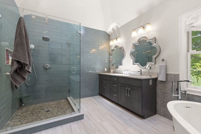 9 Bragg Rd, Foxboro, MA 02035