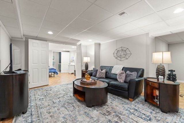 9 Bragg Rd, Foxboro, MA 02035