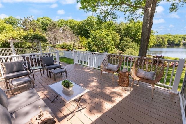 9 Bragg Rd, Foxboro, MA 02035