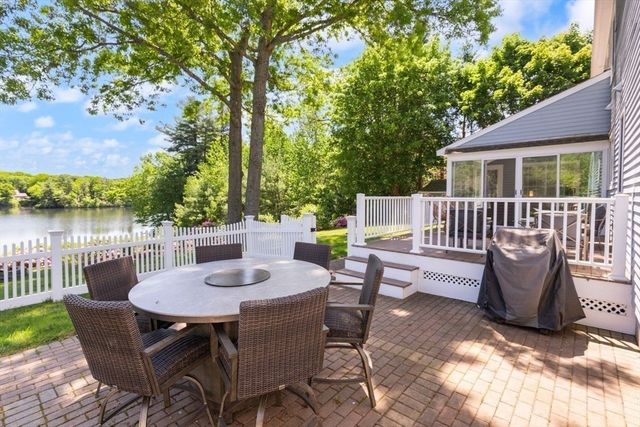 9 Bragg Rd, Foxboro, MA 02035