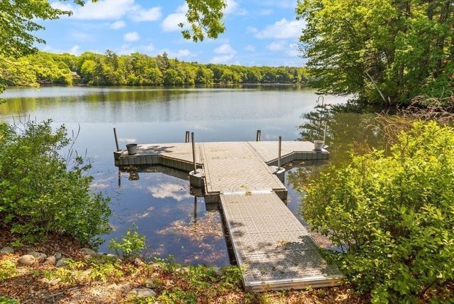 9 Bragg Rd, Foxboro, MA 02035