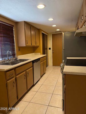 10407 N 11th Place 3, Phoenix, AZ 85020