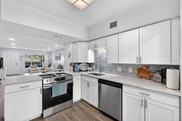 2455 FINLANDIA LANE 3, Clearwater, FL 33763