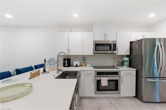 731 Elkcam CIR A109, Marco Island, FL 34145
