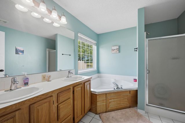 2706 N Meadow Oaks Ct, Wichita, KS 67220