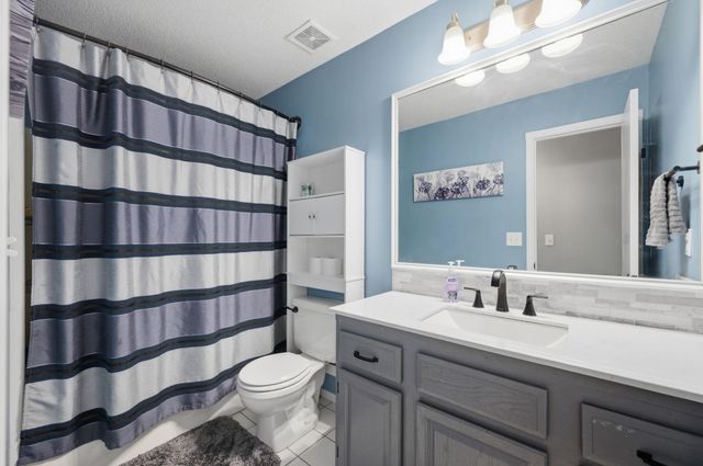 2706 N Meadow Oaks Ct, Wichita, KS 67220