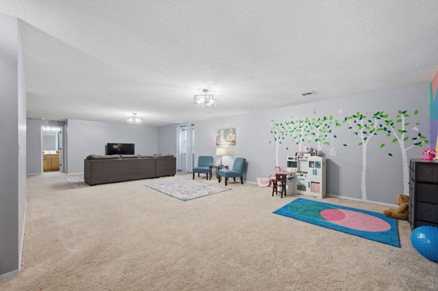 2706 N Meadow Oaks Ct, Wichita, KS 67220