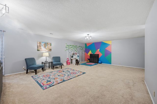 2706 N Meadow Oaks Ct, Wichita, KS 67220