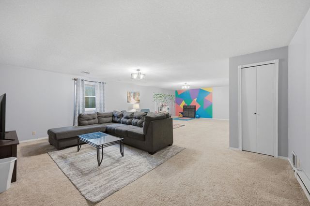 2706 N Meadow Oaks Ct, Wichita, KS 67220