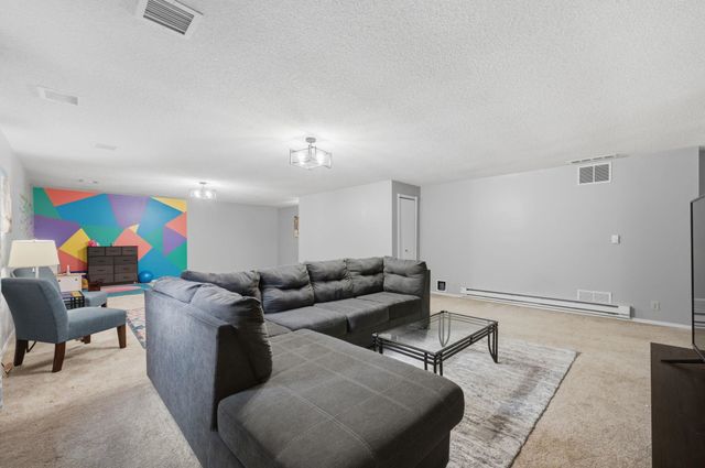 2706 N Meadow Oaks Ct, Wichita, KS 67220