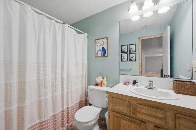 2706 N Meadow Oaks Ct, Wichita, KS 67220