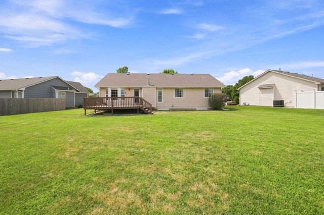 2706 N Meadow Oaks Ct, Wichita, KS 67220
